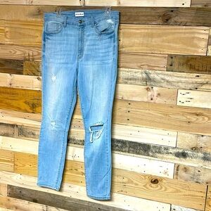 Studio Blue size 32 light wash super stretchy distressed straight leg jeans